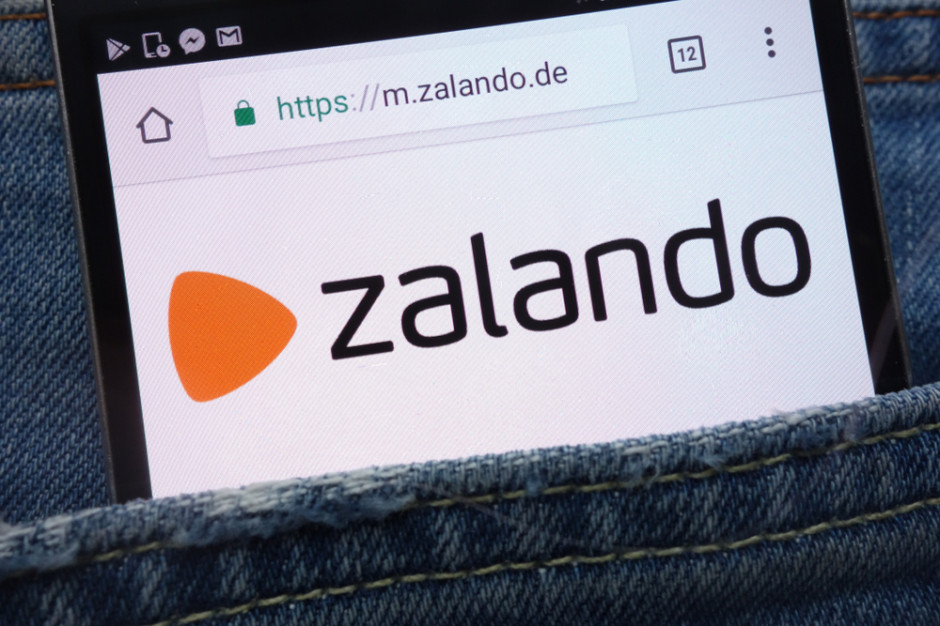 Zalando podtrzymuje swoje prognozy na rok budżetowy 2021 Fot. Shutterstock Zalando: 40-proc. wzrost wartości sprzedanych towarów w II kw.