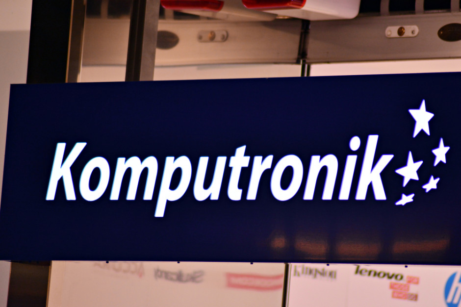 Komputronik otwiera i zmienia formaty sklepów, fot. Shutterstock Komputronik stawia na miasta średniej wielkości