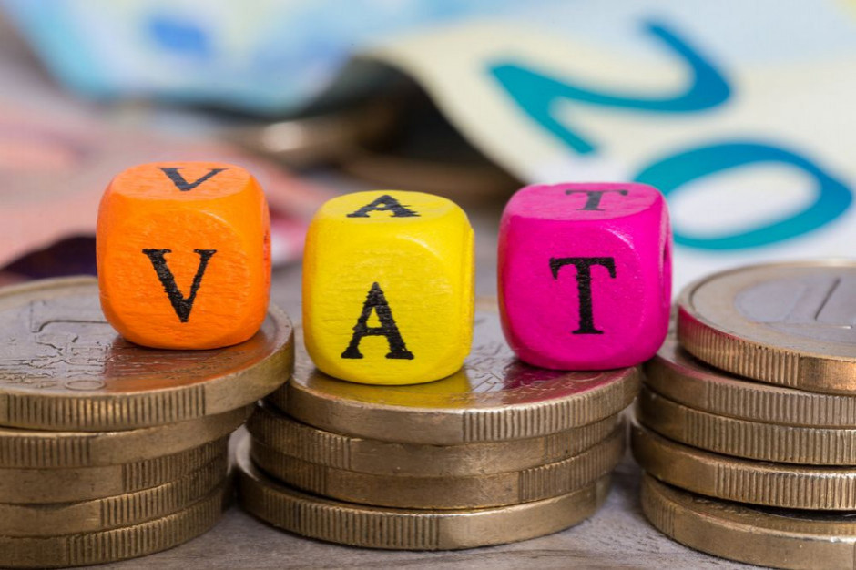 Nowela wprowadzająca tzw. pakiet SLIM VAT 2 to projekt rządowy, fot. Shutterstock Sejmowa komisja negatywnie o większości poprawek Senatu do noweli o SLIM VAT 2