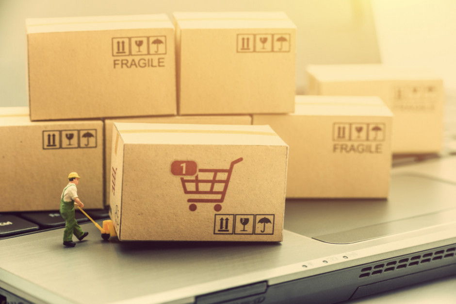 Pointpack zwiększa przychody i zapowiada wprowadzenie nowych usług, fot. Shutterstock Pointpack uruchomi usługę przechowania przesyłek w punktach