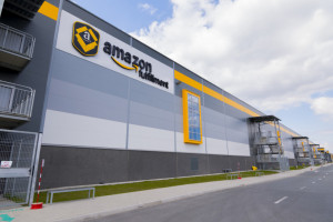 Amazon otworzy kilka dużych sklepów w USA