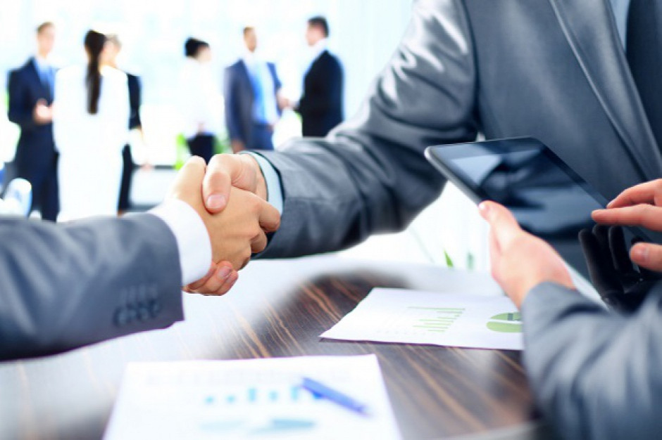 Biznesy muszą się wzajmenie wspierać podczas pandemii, fot. Shutterstock Zjawisko wzajemnej pomocy B2B umocniło się podczas pandemii