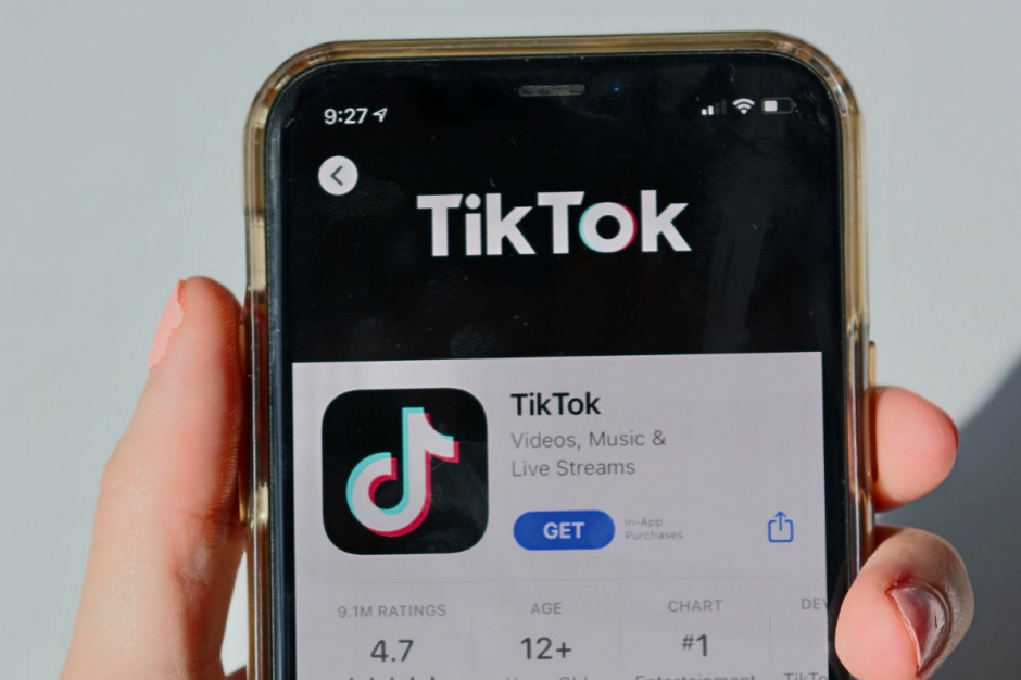 TikTok drugi rok z rzędu na szczycie rankingu Ad Equity, fot. unsplash.com Marketerzy stawiają na reklamę w kanałach omnichannel retail