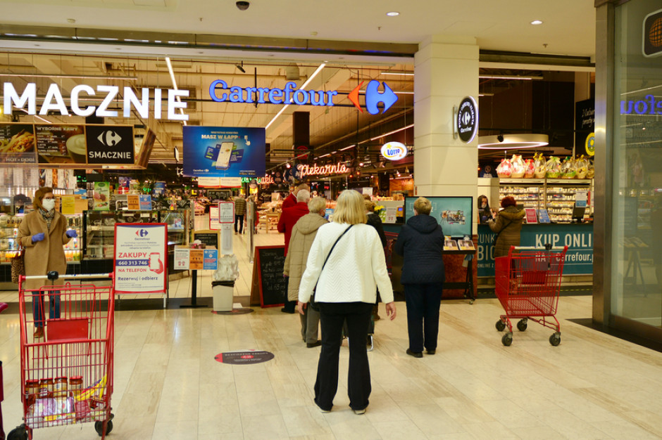 Na zdjęciu warszawski sklep sieci Carrefour, fot. shutterstock Zwolnienia w Carrefour Polska jednak się odbyły