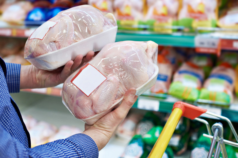 46 proc. Polaków deklaruje, że wybiera rodzime produkty w sklepach, fot. shutterstock Branża mięsna: konsumenci coraz częściej wybierają polskie produkty