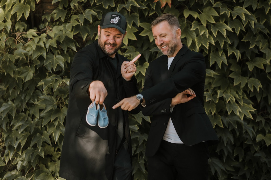 Ambasadorem Slippers Family został Tomasz Karolak, fot. mat. pras. Slippers Family chce sprzedawać milion par butów dla dzieci rocznie