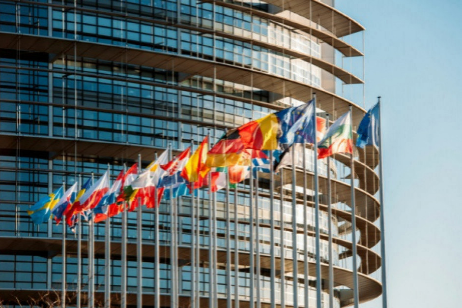 612 firm i grup w sektorze cyfrowym zostało zidentyfikowanych jako podmioty lobbingowe w Brukseli; fot. shutterstock Giganci technologiczni wydają rocznie niemal 100 mln euro na lobbing w UE