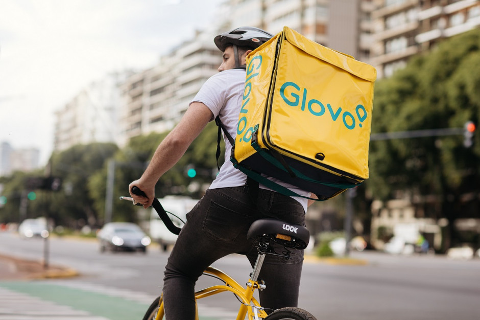 Lola Market oraz Mercadão, platformy dostaw na żądanie, to kolejne przejęcia Glovo. Fot. materiały prasowe Glovo przejmuje marki delivery, które planują wejść do Polski