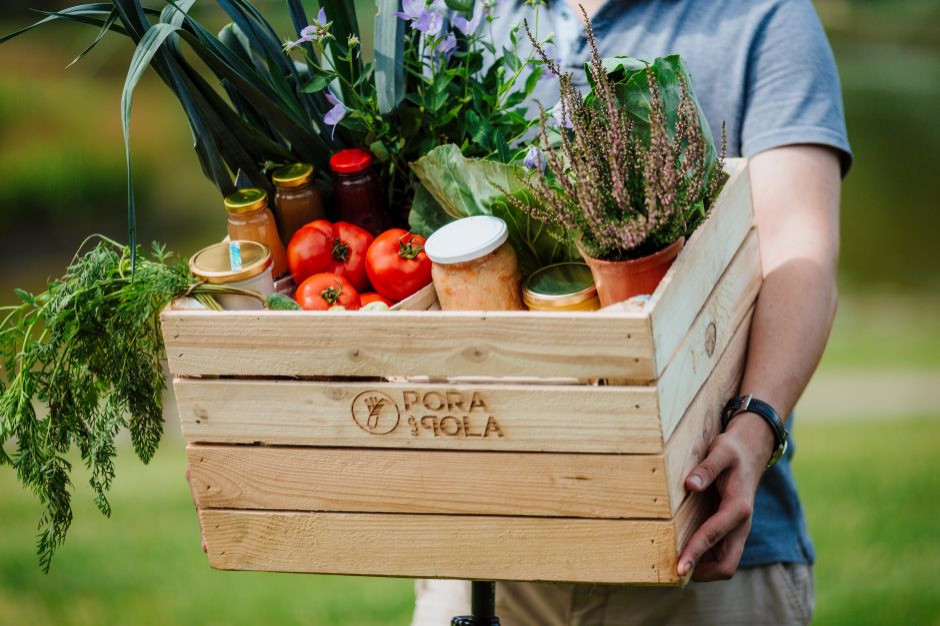Pora na Pola to spożywczy e-commerce, który dostarcza produkty od 90 rolników i wytwórców żywności rzemieślniczej do e-klientów. Fot. materiały prasowe Nowe osoby na pokładzie Pora na Pola, przechodzą m.in. z Nestle