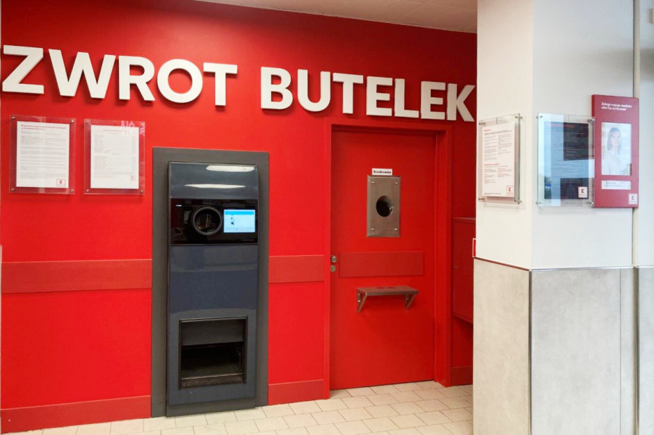 Automat na kaucjonowane butelki w Kauflandzie w Lesznie, fot. mat. pras. Kaufland w Lesznie z kasami samoobsługowymi i automatem na butelki