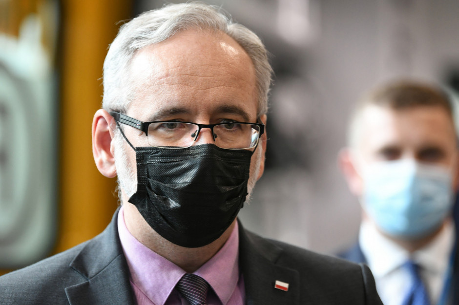 Na razie nie jesteśmy na takim poziomie liczby zachorowań, żebyśmy podejmowali decyzje o obostrzeniach – powiedział minister zdrowia Adam Niedzielski. / fot. PAP/Darek Delmanowicz Niedzielski: Na razie nie będzie obostrzeń