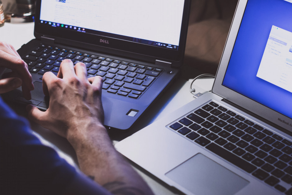 W czasie trwania pandemii ponad połowa organizacji na świecie przeniosła swoje działania do chmury, fot. unsplash.com Firmy sprzedające SaaS w I kwartale br. zebrały od inwestorów 10 mld dolarów