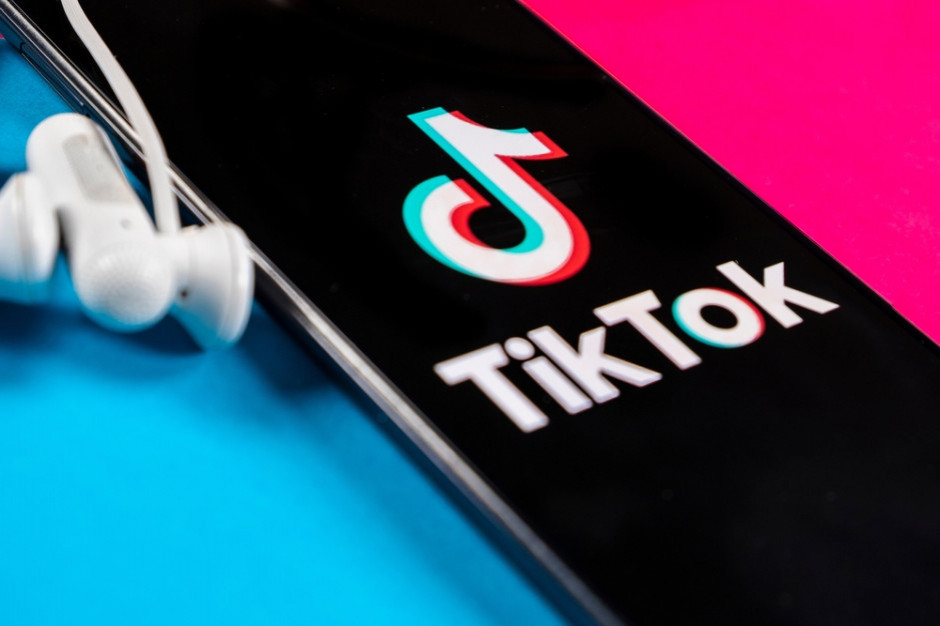 Od zeszłego roku TikTok odnotował wzrost użytkowników o 45 proc., fot. Shutterstock Z TikToka korzysta już miliard użytkowników miesięcznie