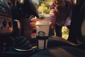 Starbucks rozdawał darmową kawę dla klientów z własnym kubkiem
