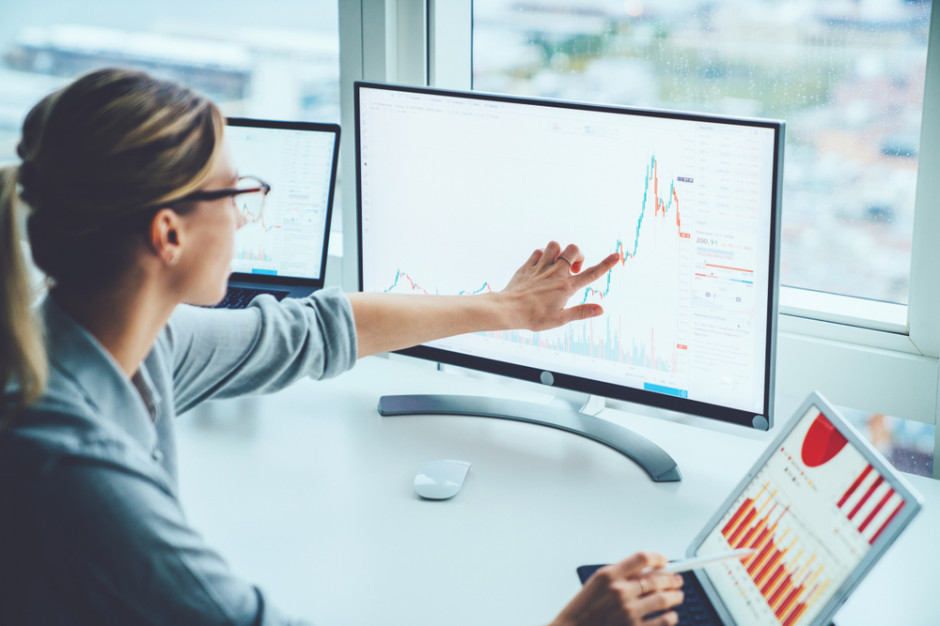 Pracodawcy z sektora finansów i usług dla biznesu deklarują największą od początku pandemii chęć pozyskiwania nowej kadry. Fot. Shutterstock Sektor finansów i usług dla biznesu będzie rekrutować