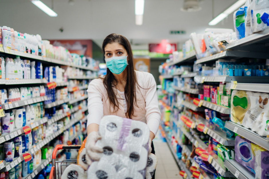 fot. shutterstock Polacy częściej niż przed wakacjami boją się zakupów w sklepach