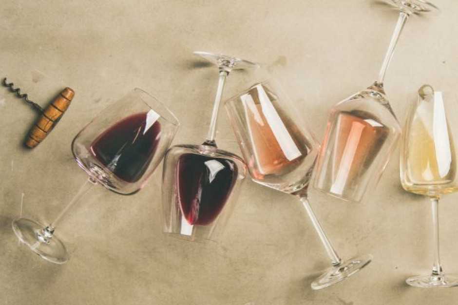 W latach 2023-27 ta akcyza na alkohol ma rosnąć o 5 proc. rocznie. Fot. Shutterstock Akcyza na alkohol ma wzrosnąć o 10 proc. Jak zmienią się ceny w sklepach?