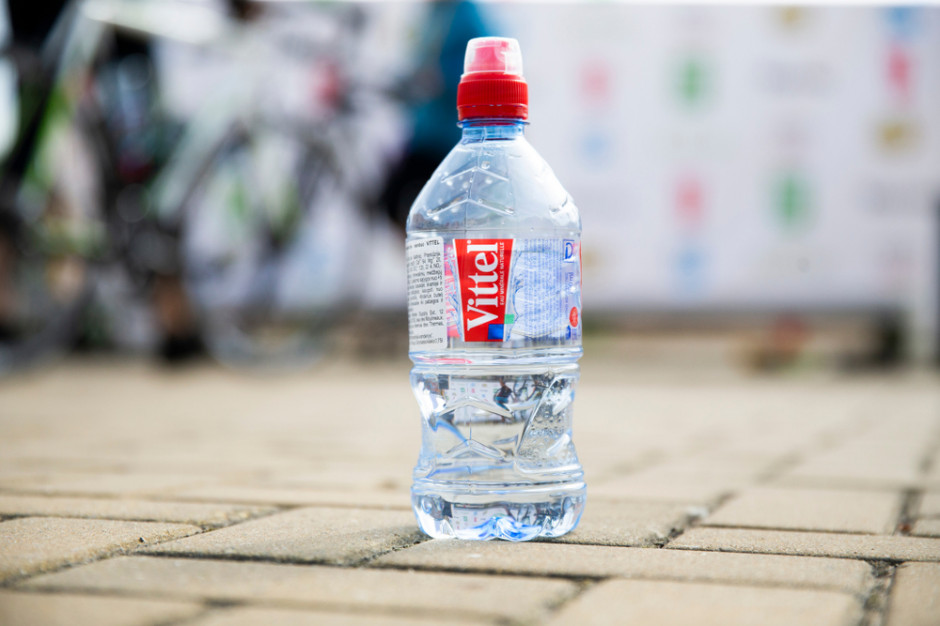 Lidl w Niemczech rezygnuje ze sprzedaży wody Vittel, fot. Shutterstock Lidl nie będzie już sprzedawać wody Vittel