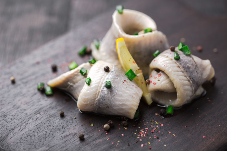 Polacy jedzą 14 kg ryb rocznie. Fot. Shutterstock Polacy zjedzą w tym roku średnio 14 kg ryb. To o 1 kg więcej niż 4 lata temu