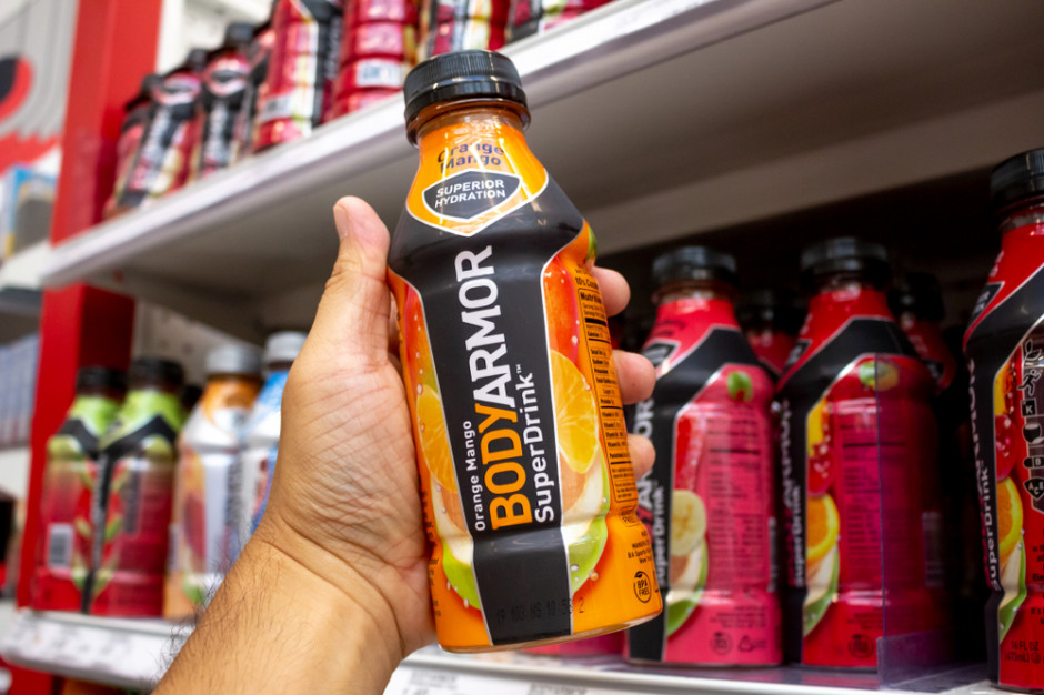 Coca-Cola przejmuje pełną kontrolę nad BodyArmor, fot. Shutterstock Coca-Cola kupuje markę napojów dla sportowców. Największe przejęcie w historii