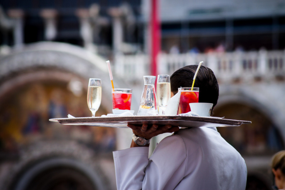 Według szacunków IGGP przedsiębiorcy, którzy przystąpili do pozwu stracili ponad 211 mln zł. Fot. Shutterstock 279 firm gastronomicznych pozwało Skarb Państwa na 211 mln zł