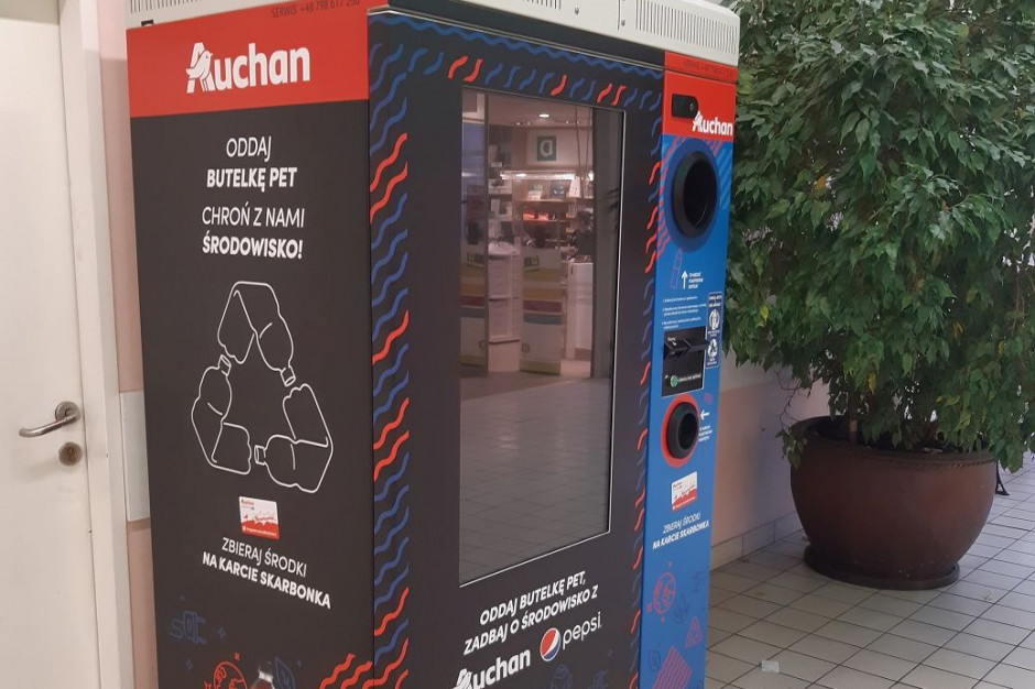 Recyklomat opakowań po napojach stanął przy Auchan w Piasecznie