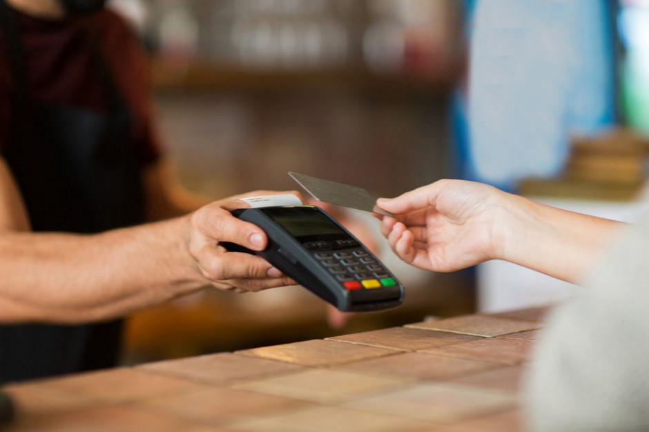fot, można złożyć wniosek o terminal, shutterstock PKO BP: firmy mogą złożyć wniosek o terminal płatniczy