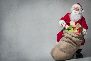 Ile w tym roku zarobią św. Mikołaj, kurierzy i pakowacze prezentów?