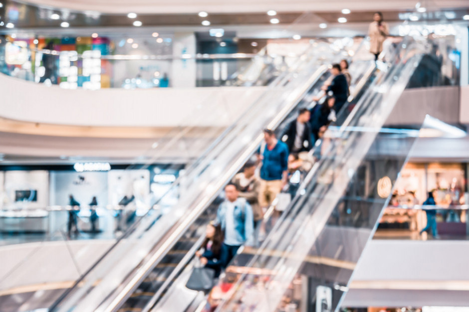 Najważniejszym elementem oferty dodatkowej centrów handlowych są usługi, fot. Shutterstock Pandemia nie zmieniła nastawienia klientów do oferty usługowej w centrach handlowych