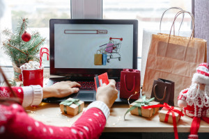 Pandemia i technologie zmieniają konsumentów.  Jak będziemy robić świąteczne zakupy?