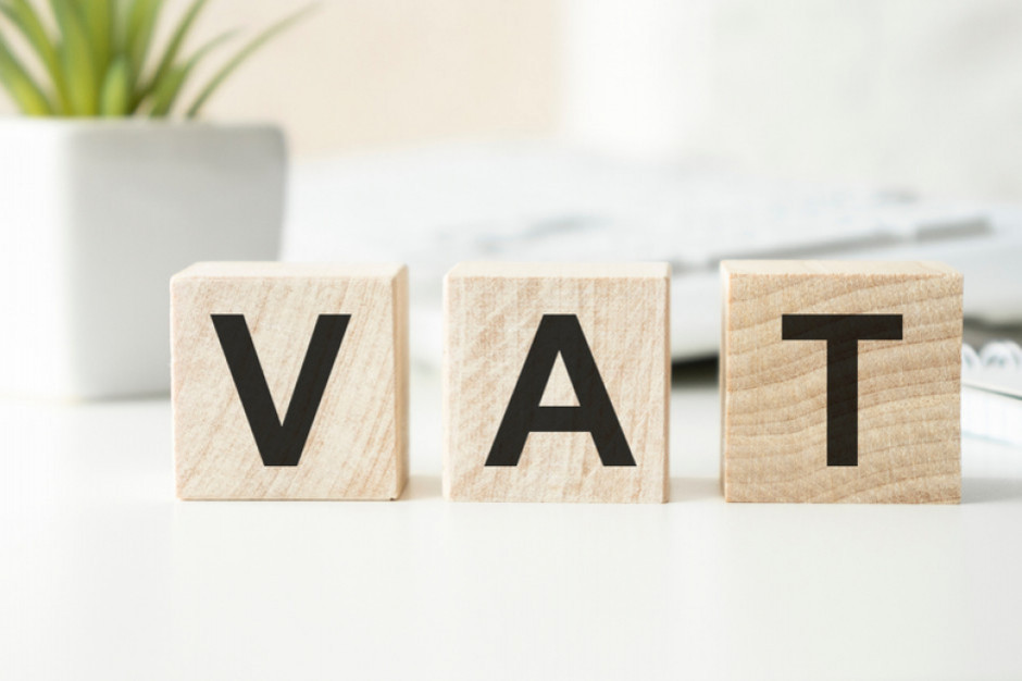 Senacka komisja: informacja o obniżce VAT na paragonie zamiast przy kasie