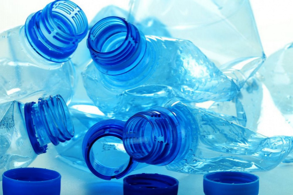 Projekt systemu kaucyjnego dla butelek plastikowych i szklanych trafił do konsultacji