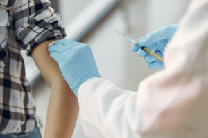 29 proc. pracodawców nie zamierza nakłaniać pracowników do szczepień