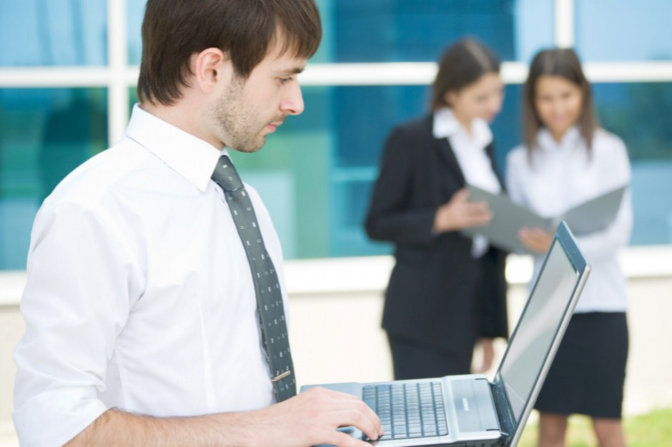 Firmy szukają pracowników, fot. Shutterstock Popyt na pracowników większy niż przed pandemią