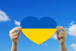 Podwójne przewalutowanie przelewów dla Ukrainy. UOKiK sprawdzi zasady PayPal i Meta