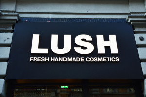 Lush - sklepów w Rosji nie zamknie bo należą do franczyzobiorcy, ale wstrzymuje dostawy
