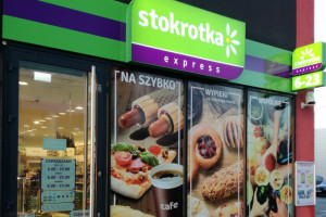 Przesyłki kurierskie w sklepach Stokrotka Express