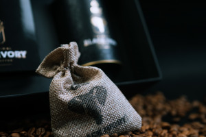 Najdroższa kawa na świecie już na polskim rynku. Powstaje w wyjątkowy sposób
