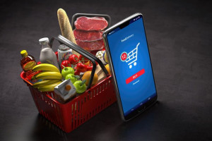 Pandemia pomogła e-grocery. Jakie wyzwania pojawiają się przed dostawcami?