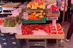 Ceny truskawek 2022: Po ile owoce na targowiskach?