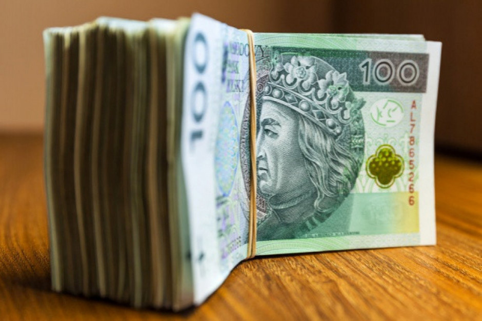 Przyspieszenie wzrostu zatrudnienia i realnego wzrostu płac w sektorze przedsiębiorstw przyczyniło się do zwiększenia realnej dynamiki funduszu płac w sektorze przedsiębiorstw; fot. shutterstock Credit Agricole: narastająca presja płacowa jest czynnikiem działającym na wzrost wynagrodzeń