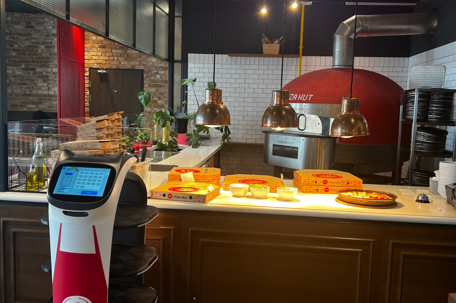 Pizza Hut testuje BellaBoty - roboty kelnerów