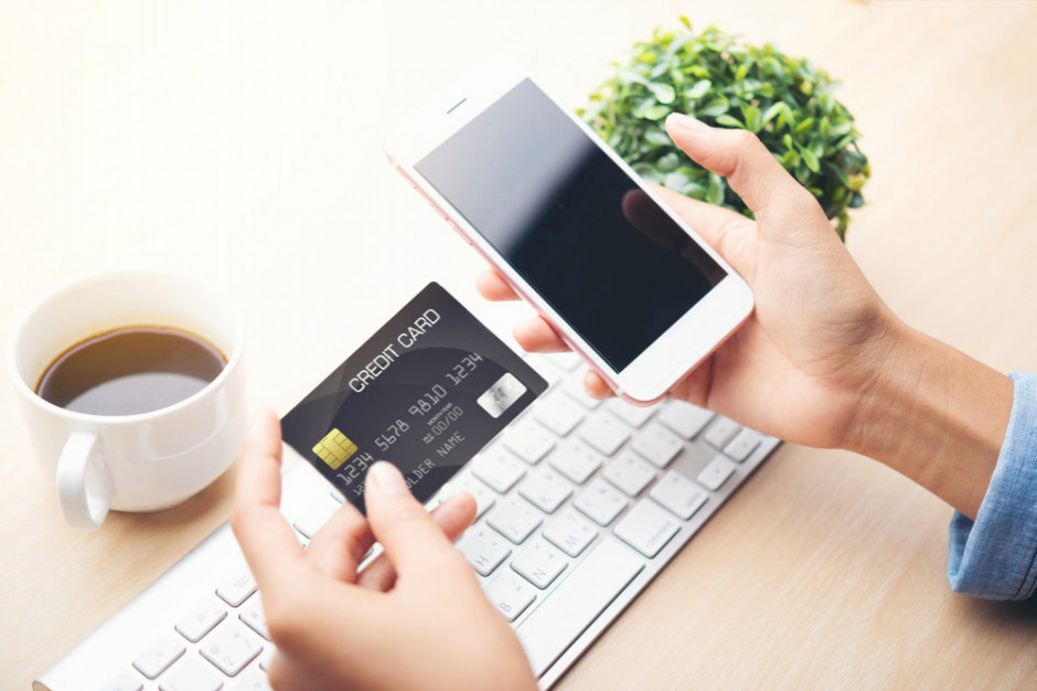 fot. badanie konsumenckie eService pokazuje coraz większy udział płatności elektronicznych, shutterstock Jak płacą Królowie Życia, Gospodarni, Optymalni i Zamożni?