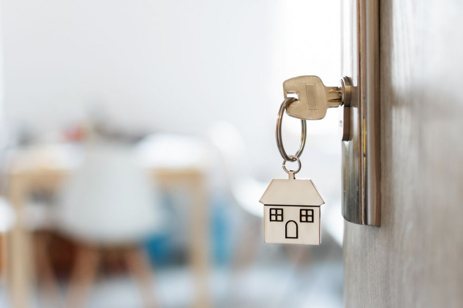 Fot. Shutterstock Polacy biednieją? Liczba chętnych na kredyt hipoteczny spadła o ponad 50 proc.