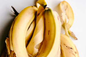 Naukowcy opracowali metodę wytwarzania wodoru ze skórek od bananów