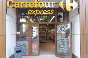 Hot-dogi po 2 zł w Carrefour Express. Sieć współpracuje z Sibylla