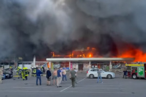 Trwa akcja ratunkowa w ostrzelanym centrum handlowym; co najmniej 2 zabitych i 20 rannych
