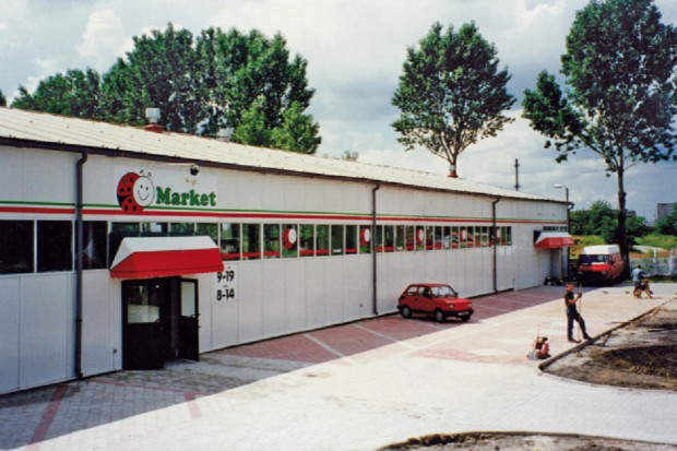 Jeden z pierwszych sklepów Biedronka (1995 r.), mat.pras.