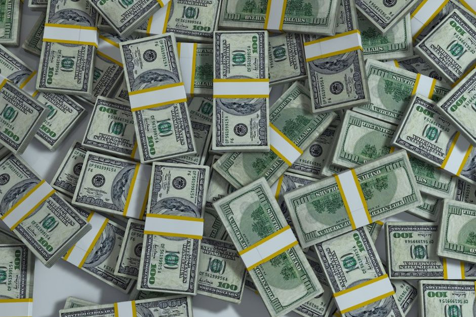 Pieniądze fot. canva Prezesi zarabiają 105 razy więcej, niż pracownicy