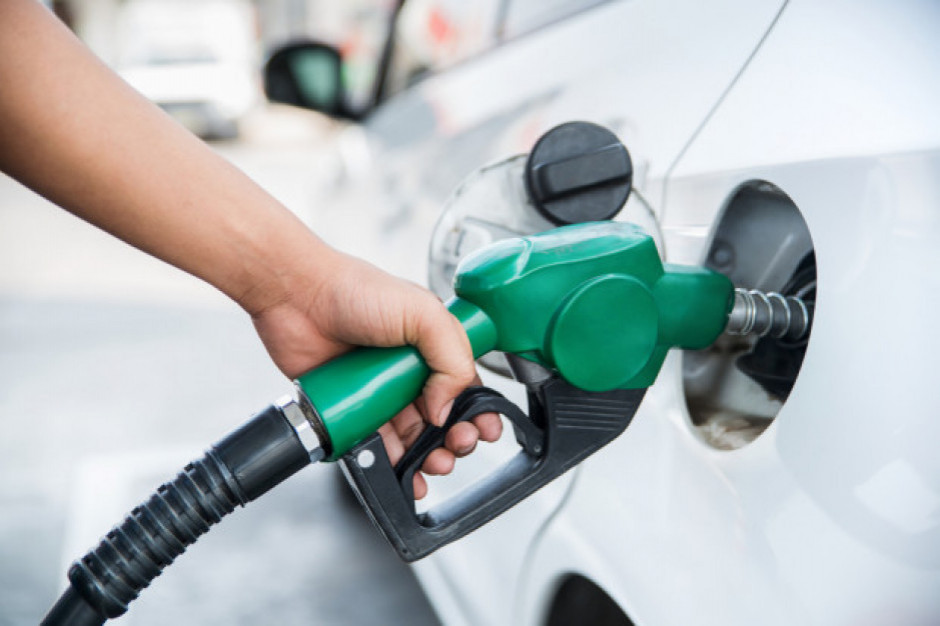 Początek sierpnia może przynieść obniżki cen na stacjach paliw. Ile zapłacimy?